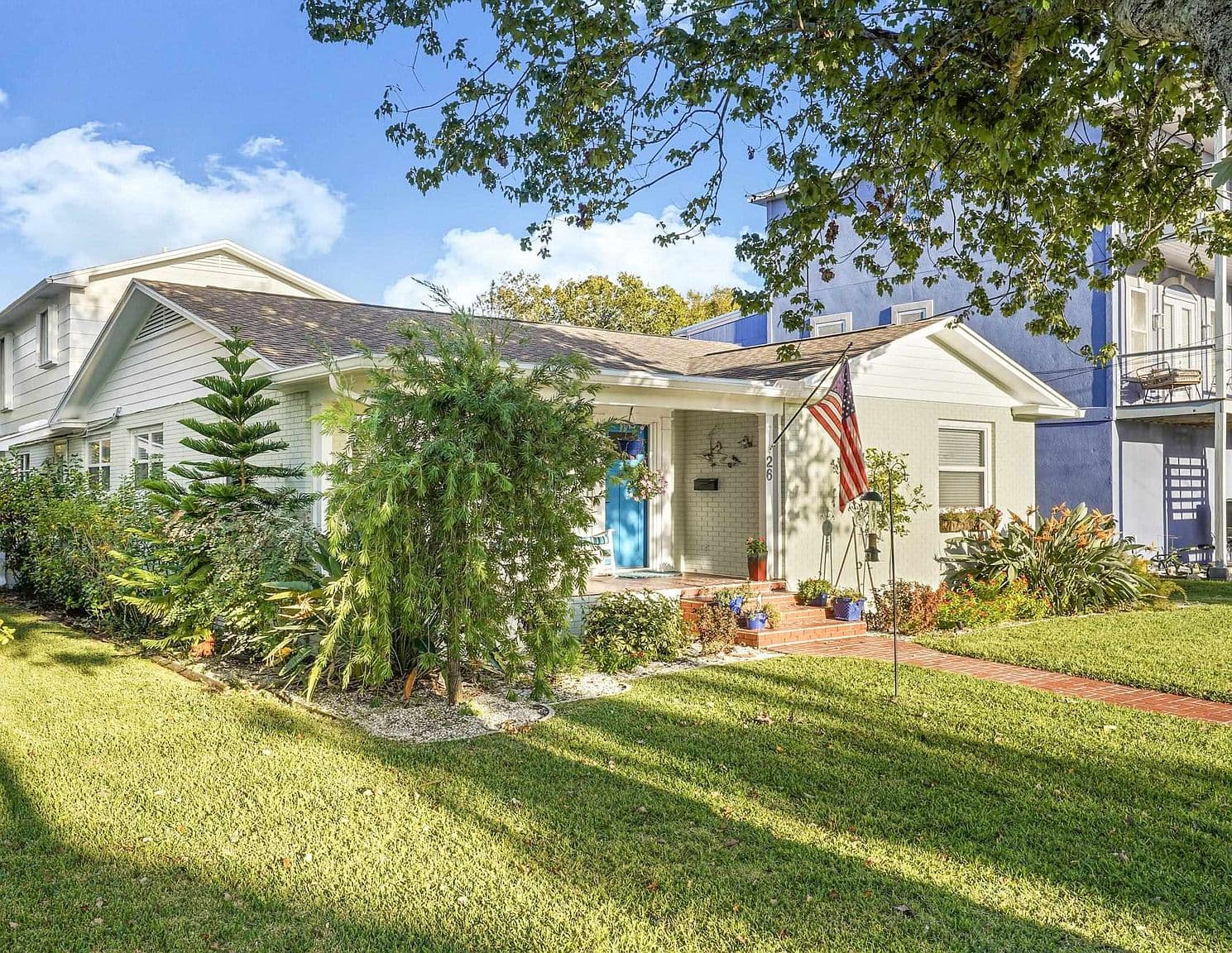26 Dolphin Dr