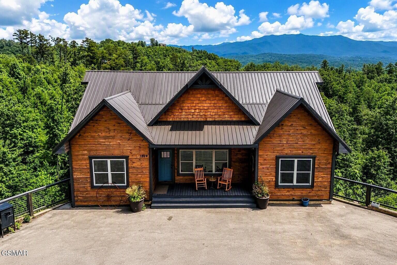 1529 Majestic Mountain Dr — photo 2