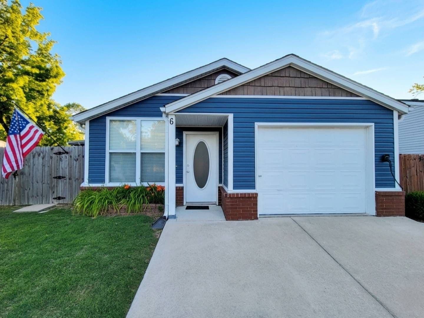 6 Brookhollow Pl