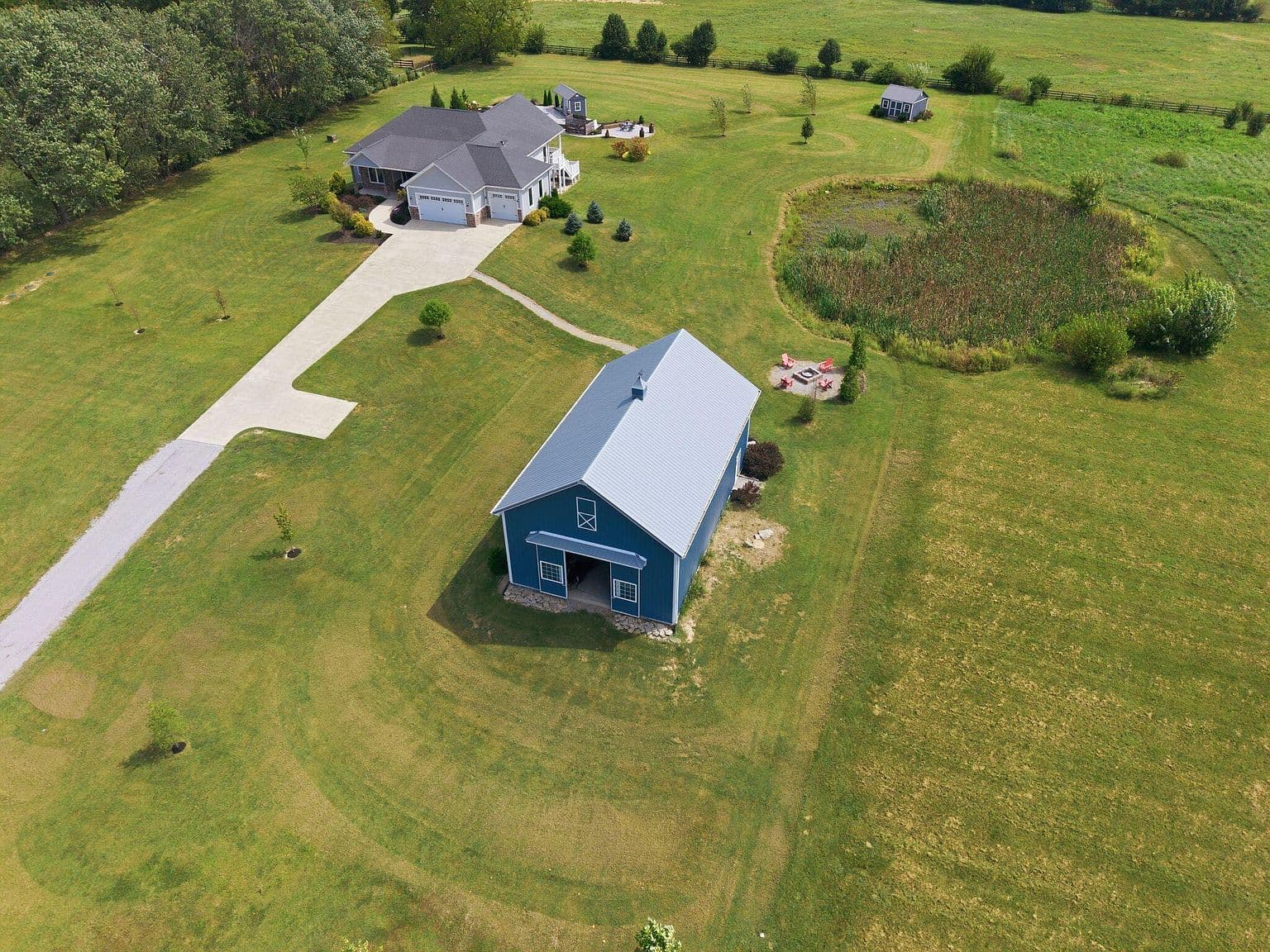 490 James Ln - Image 2