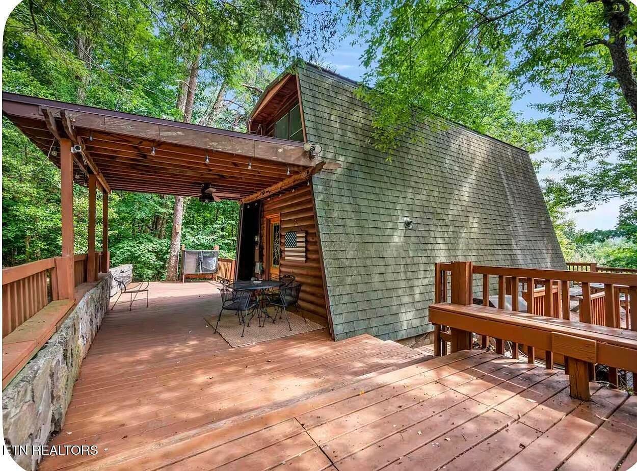 1020 Ski View Ln