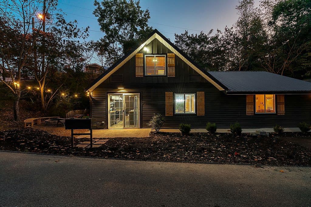 372 Indian Knob Cir