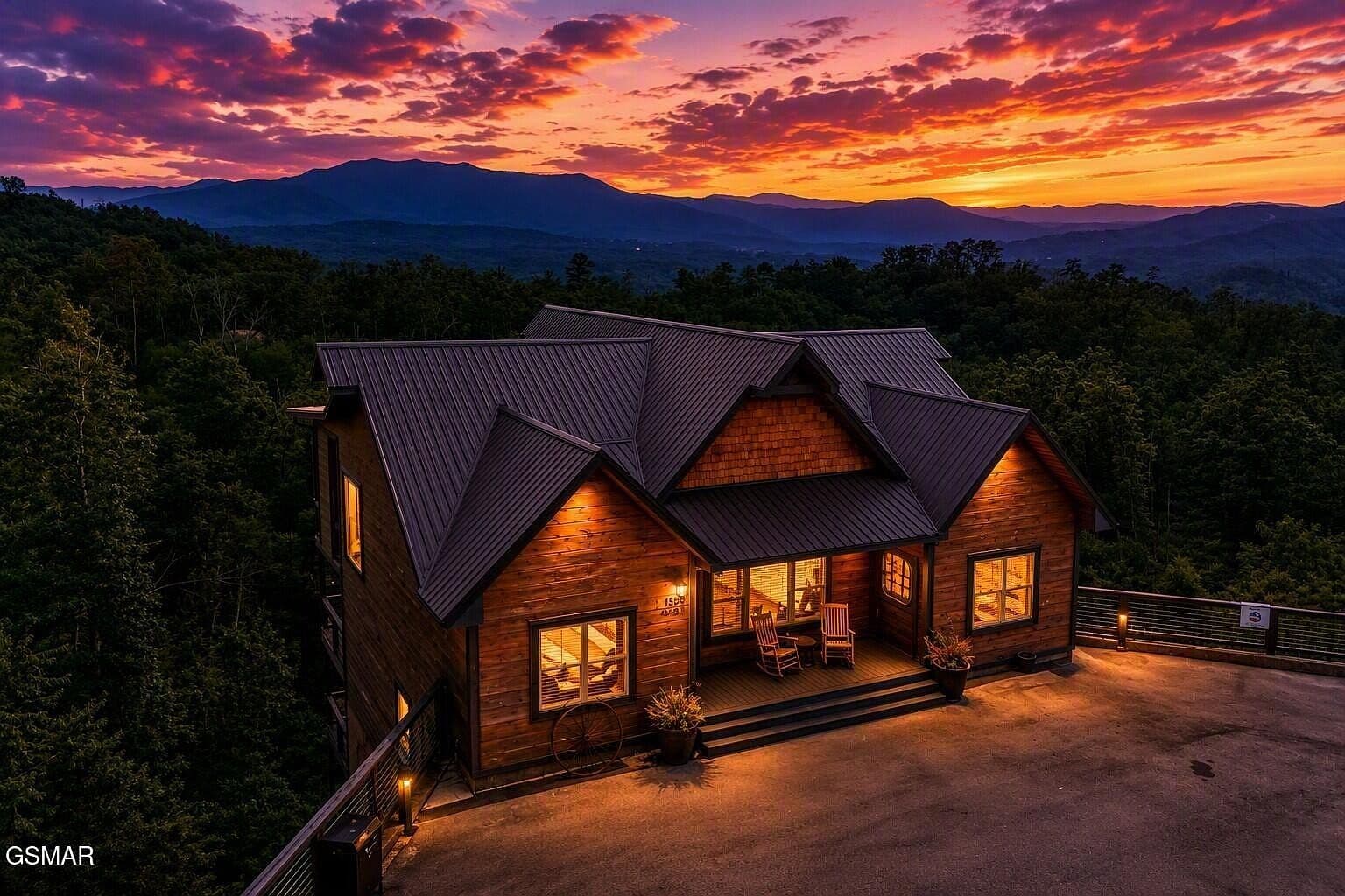 1529 Majestic Mountain Dr