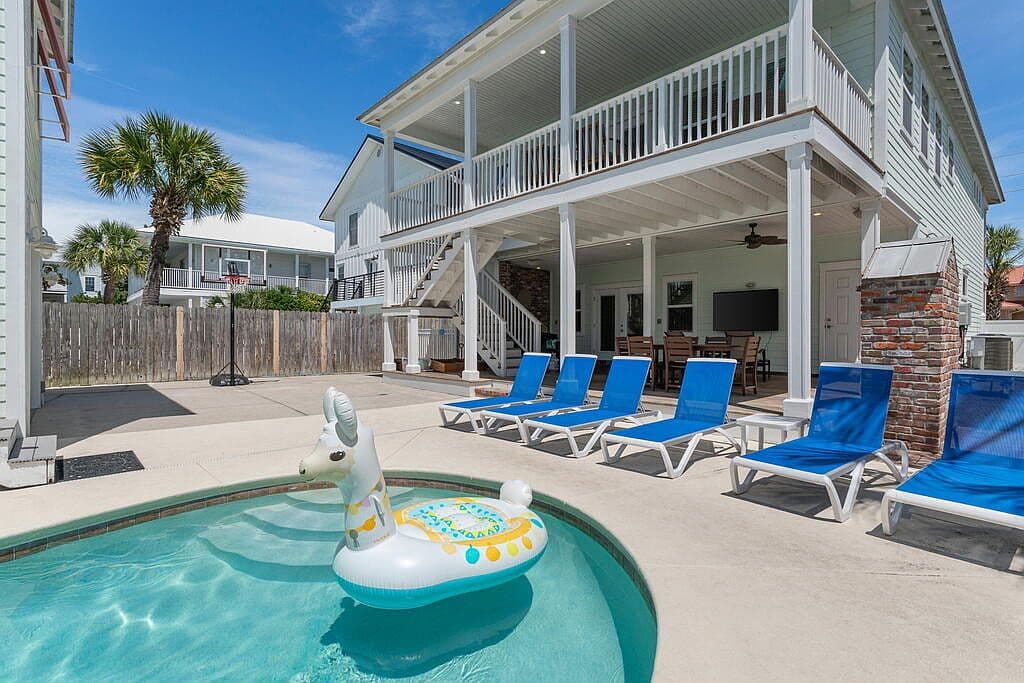 64 Dolphin St