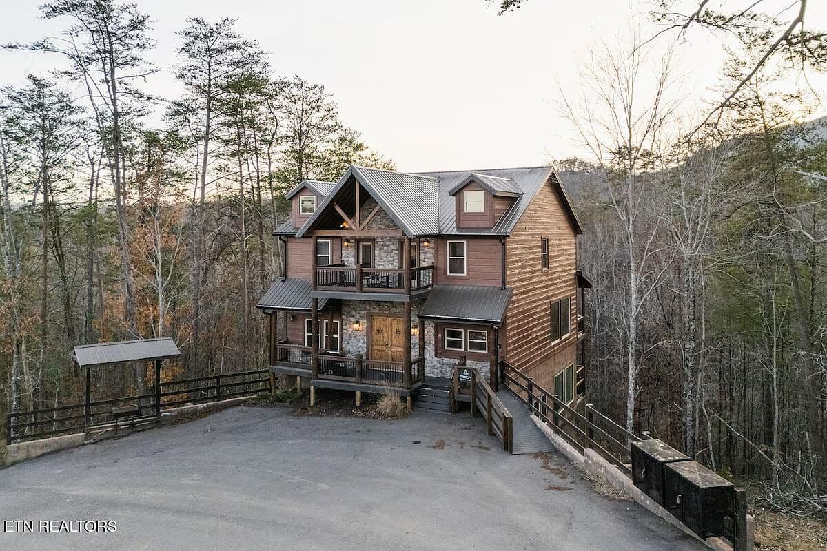 2110 Elk Pass Ln