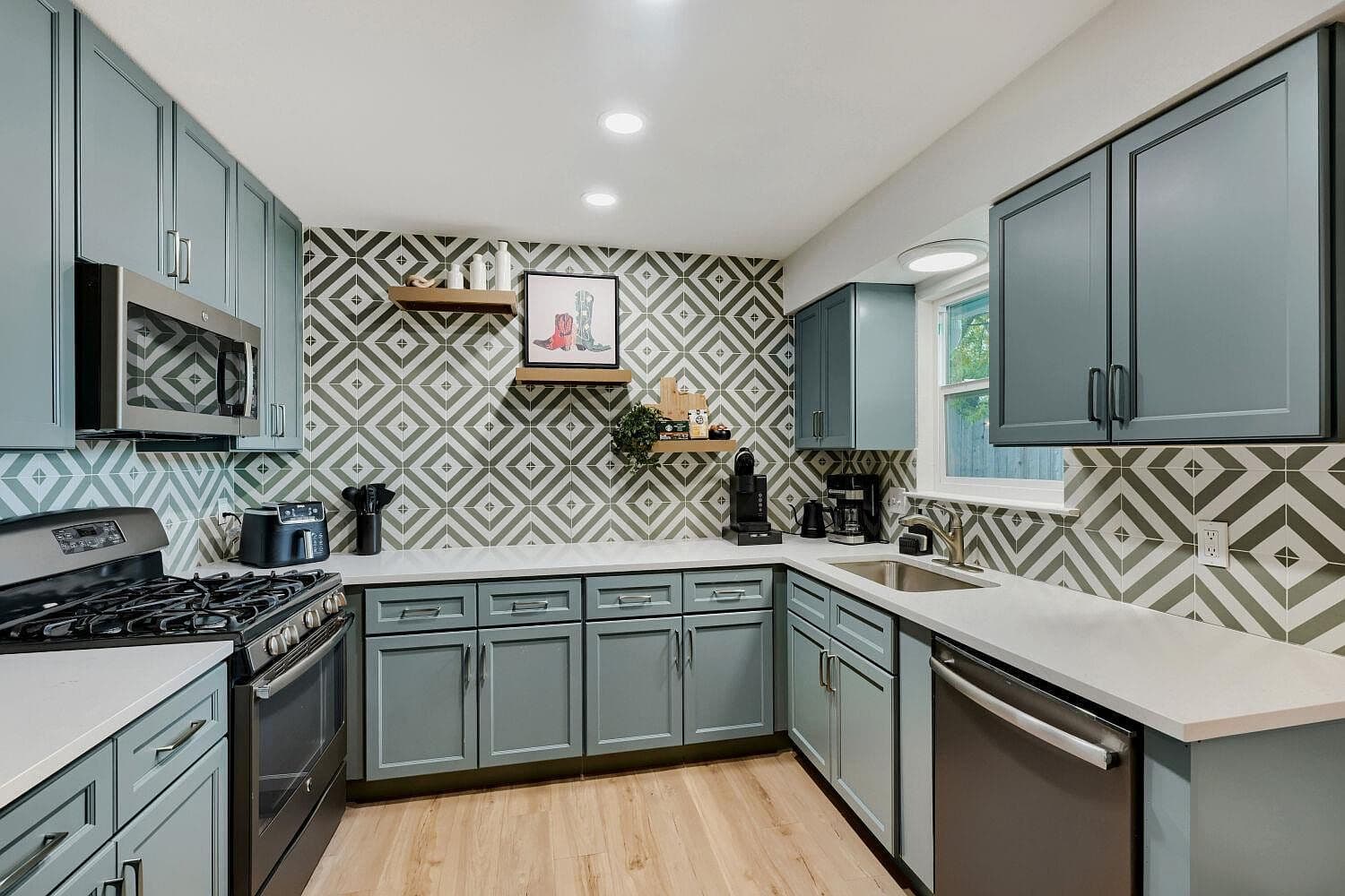 3410 Plantation Rd - Image 3