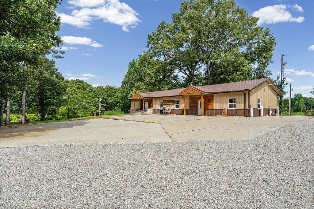 759 Oakview Dr - Image 3