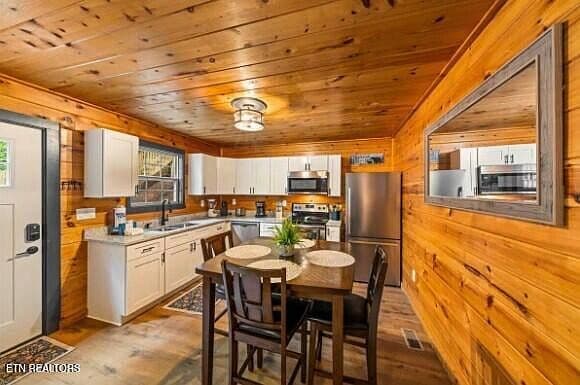 4151 Oak Ridge St - Image 3
