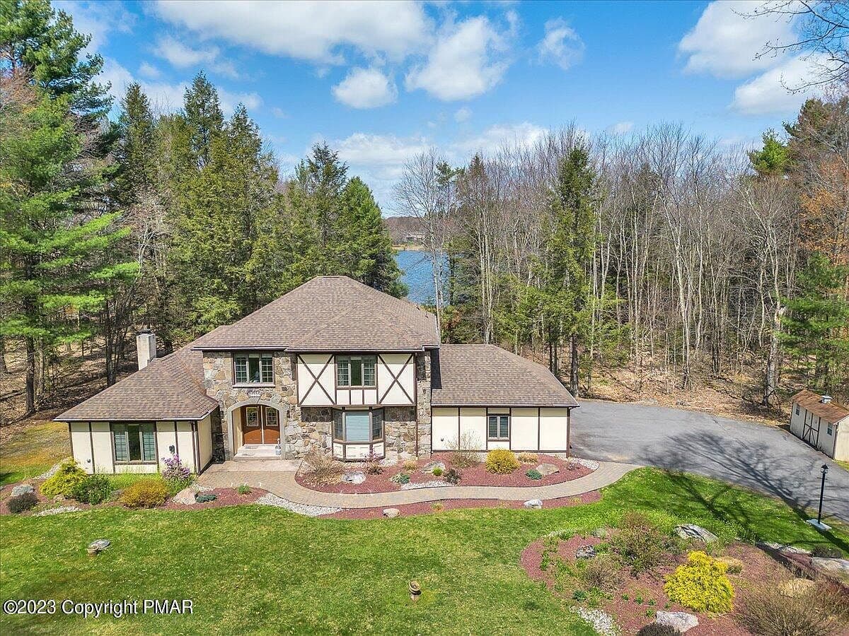 157 Greenwood Dr