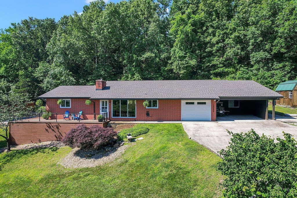 19045 Pinecrest Ln