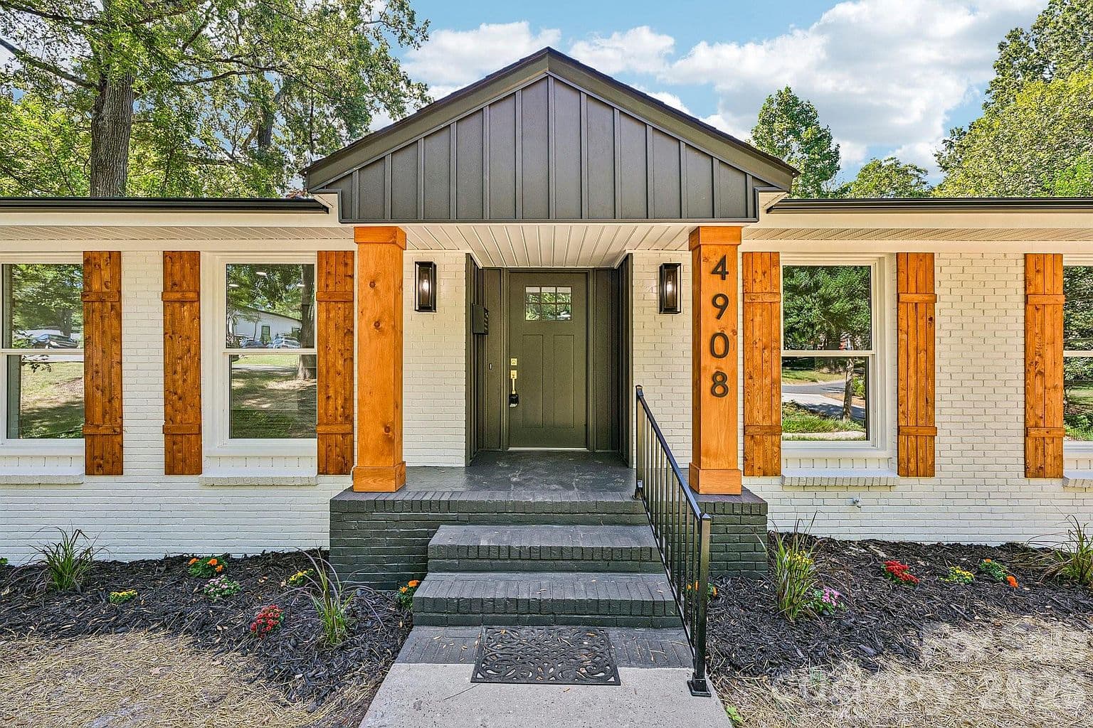 4908 Zephyr Ln