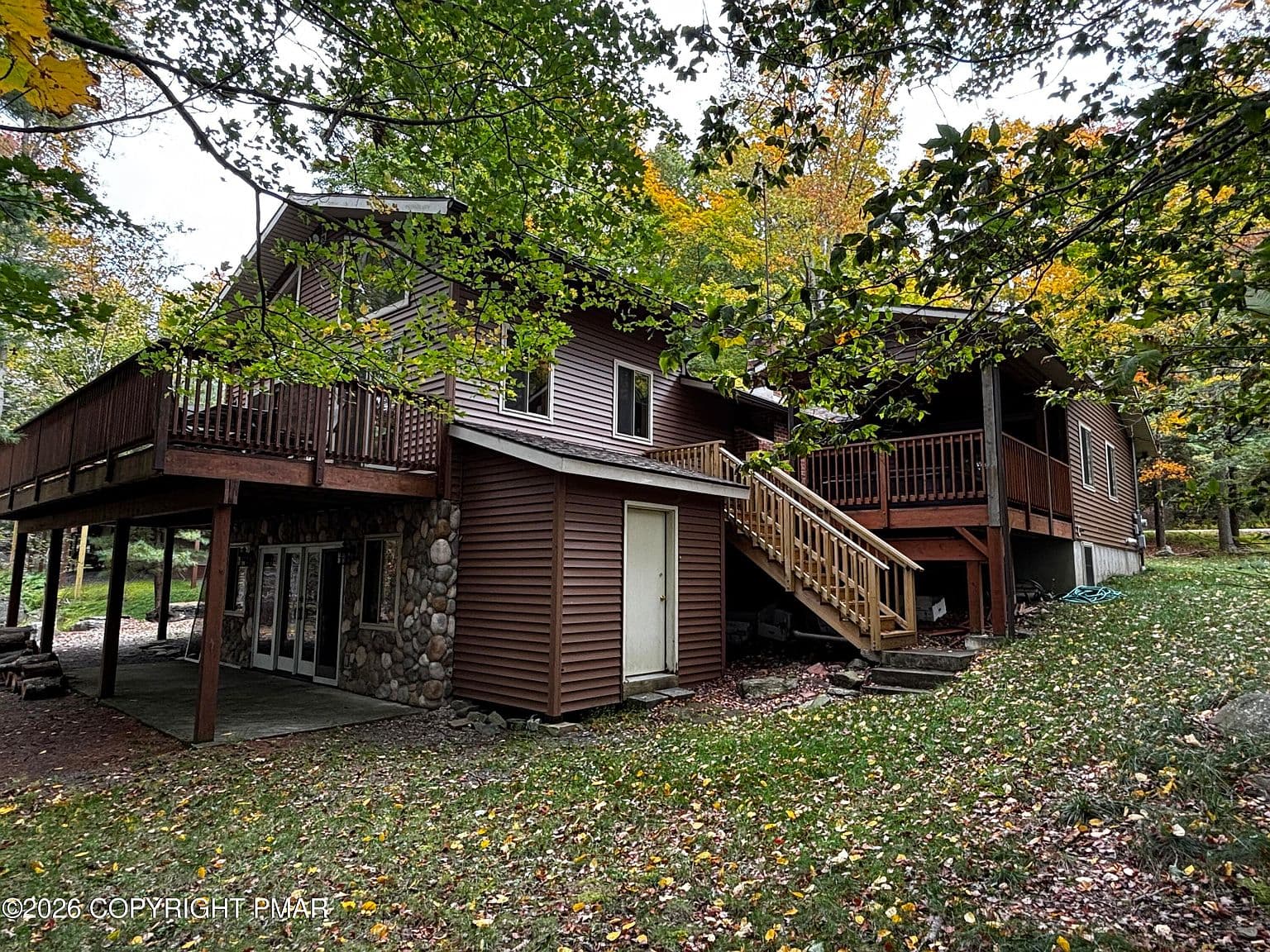 77 Lake Dr E - Image 2