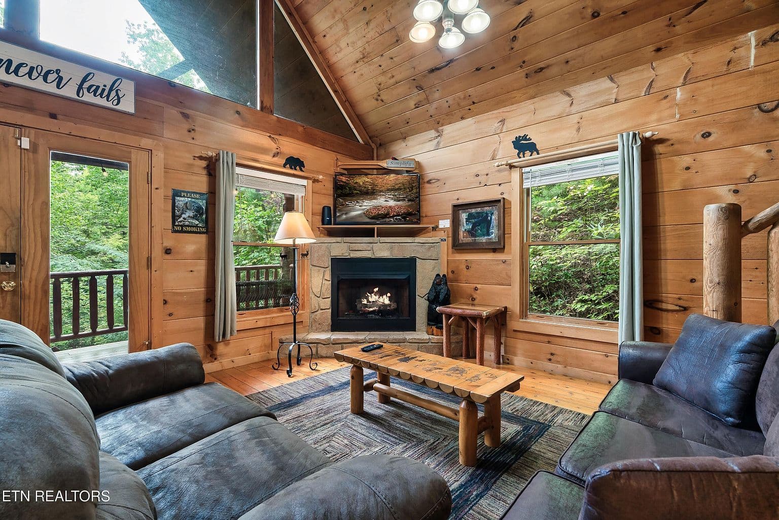 2475 E View Dr - Image 3