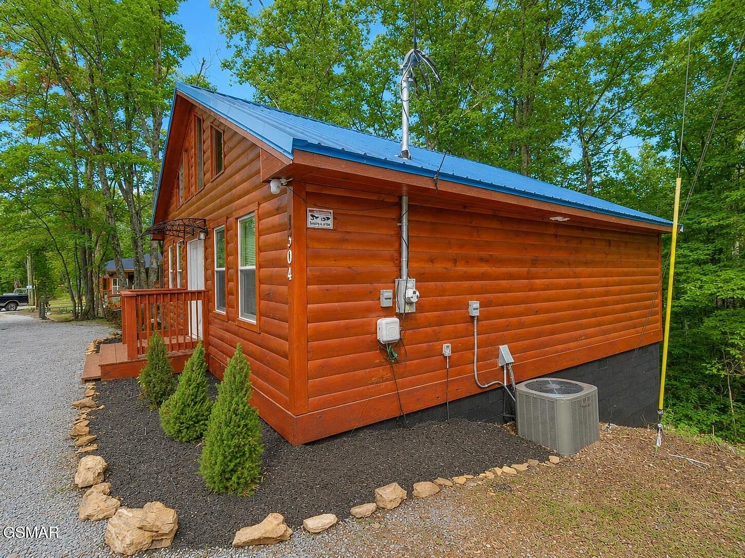 1304 N Oak Ct - Image 2