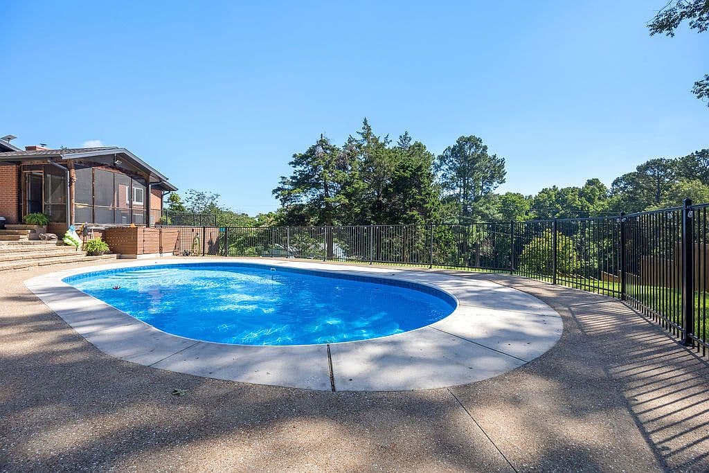 19045 Pinecrest Ln - Image 2