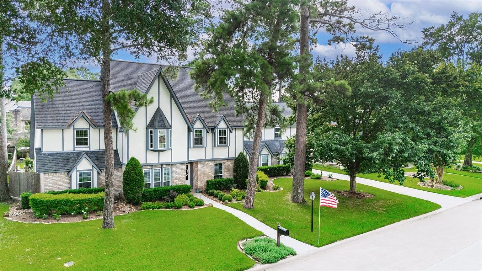 8018 Northbridge Dr - Image 2