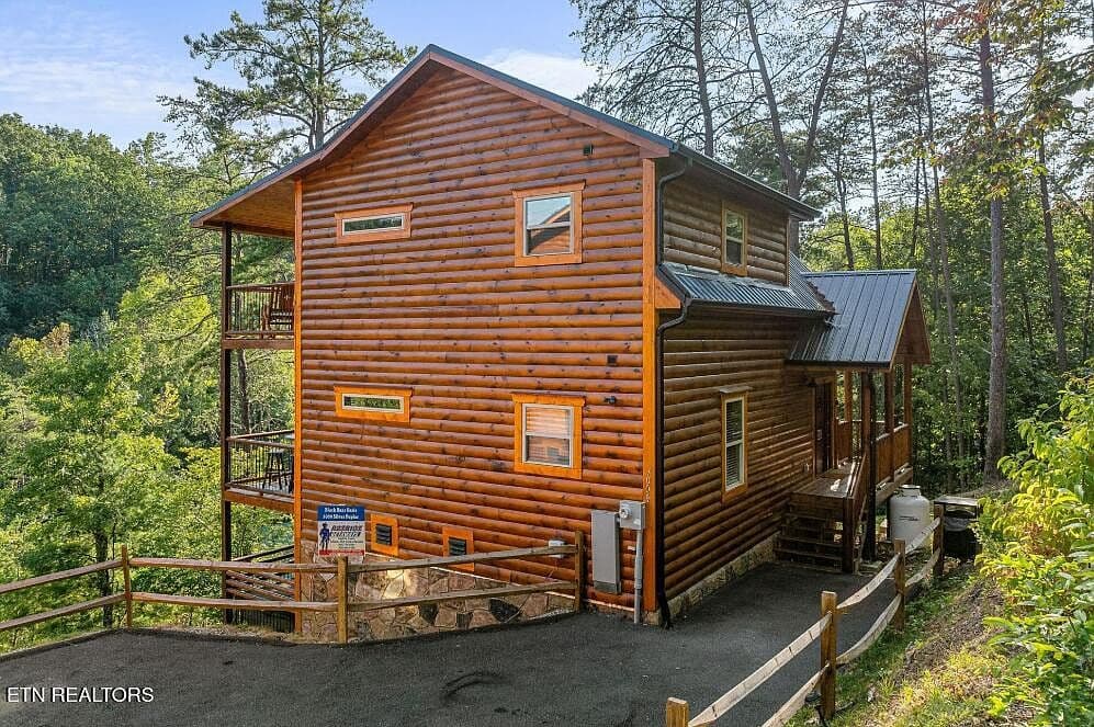 1009 Silver Poplar Ln
