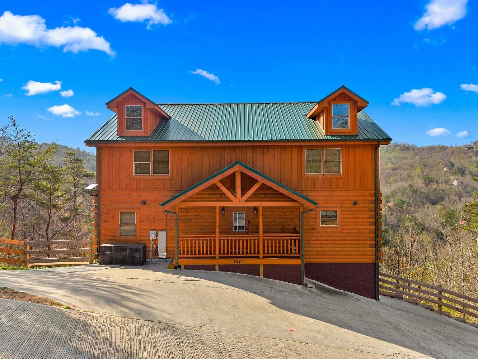 1643 Barn Door Ln - Image 2