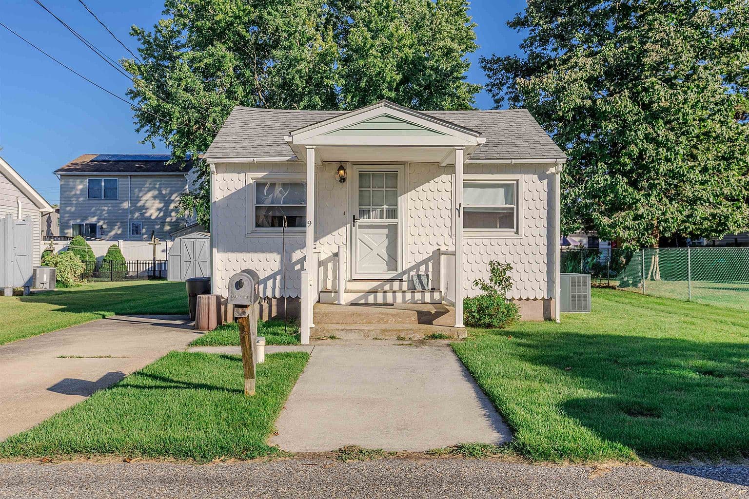 9 Maplewood Ave