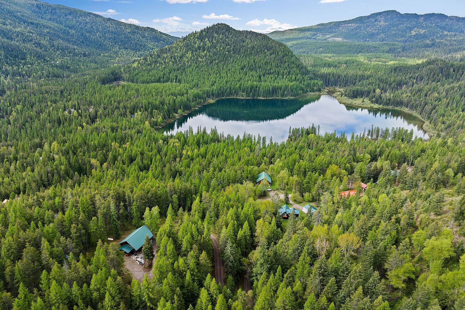 1087 Lakeview Ln - Image 2