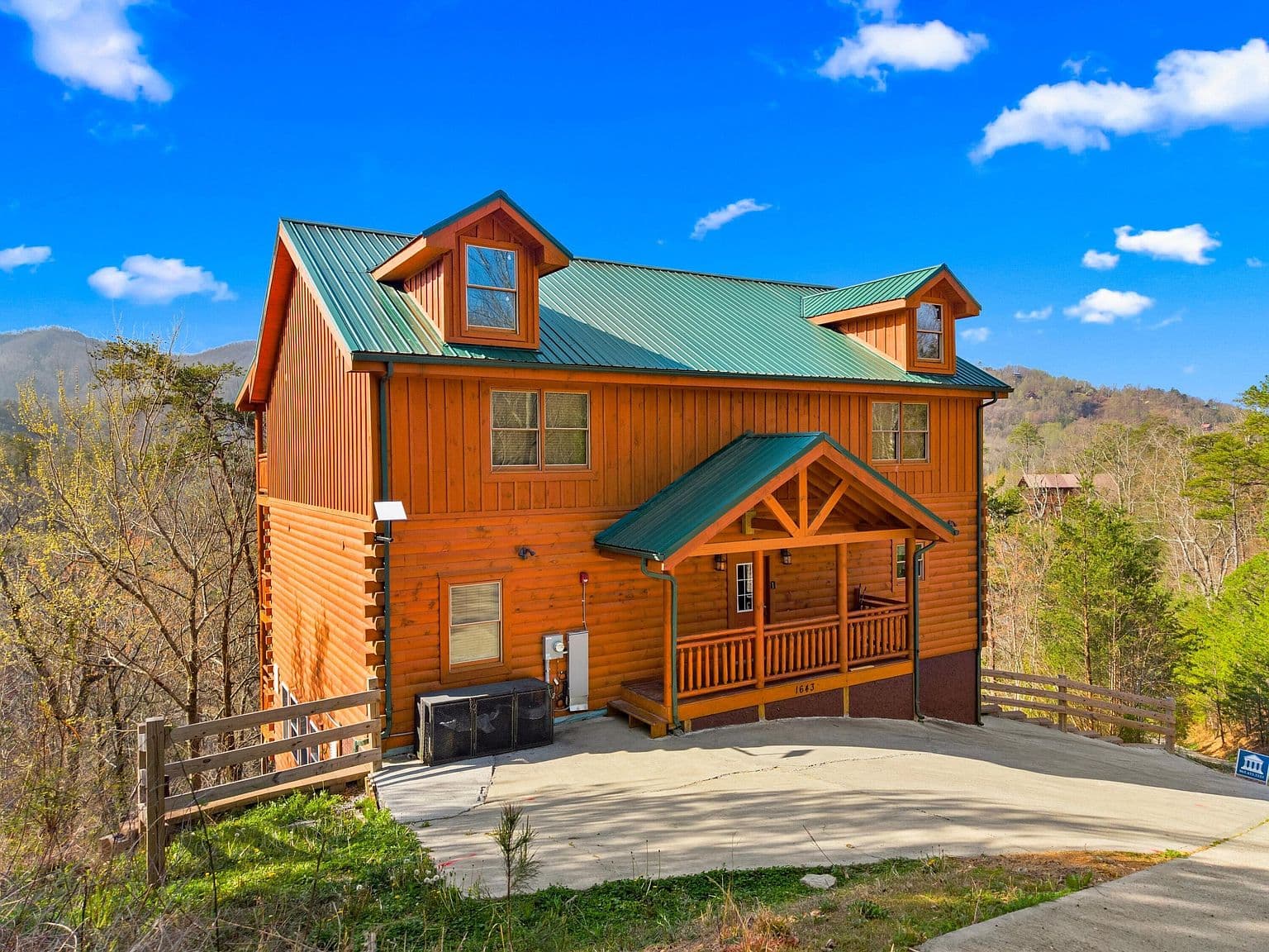 1643 Barn Door Ln - Image 3