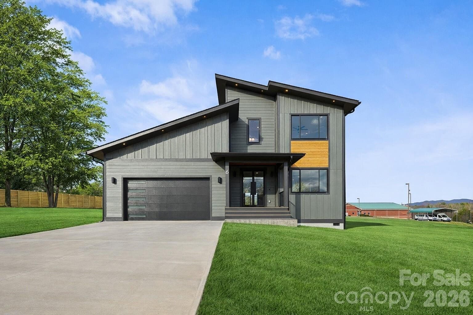 145 Banjo Ln - Image 2