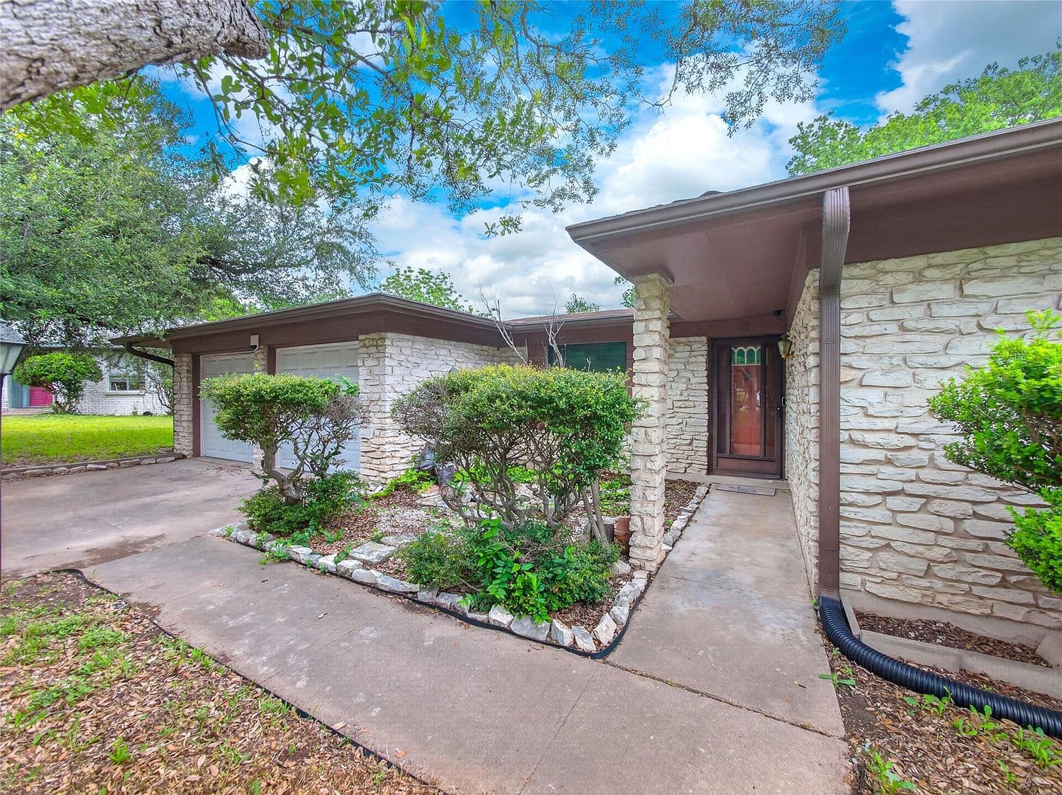 704 Jetta Ct - Image 3