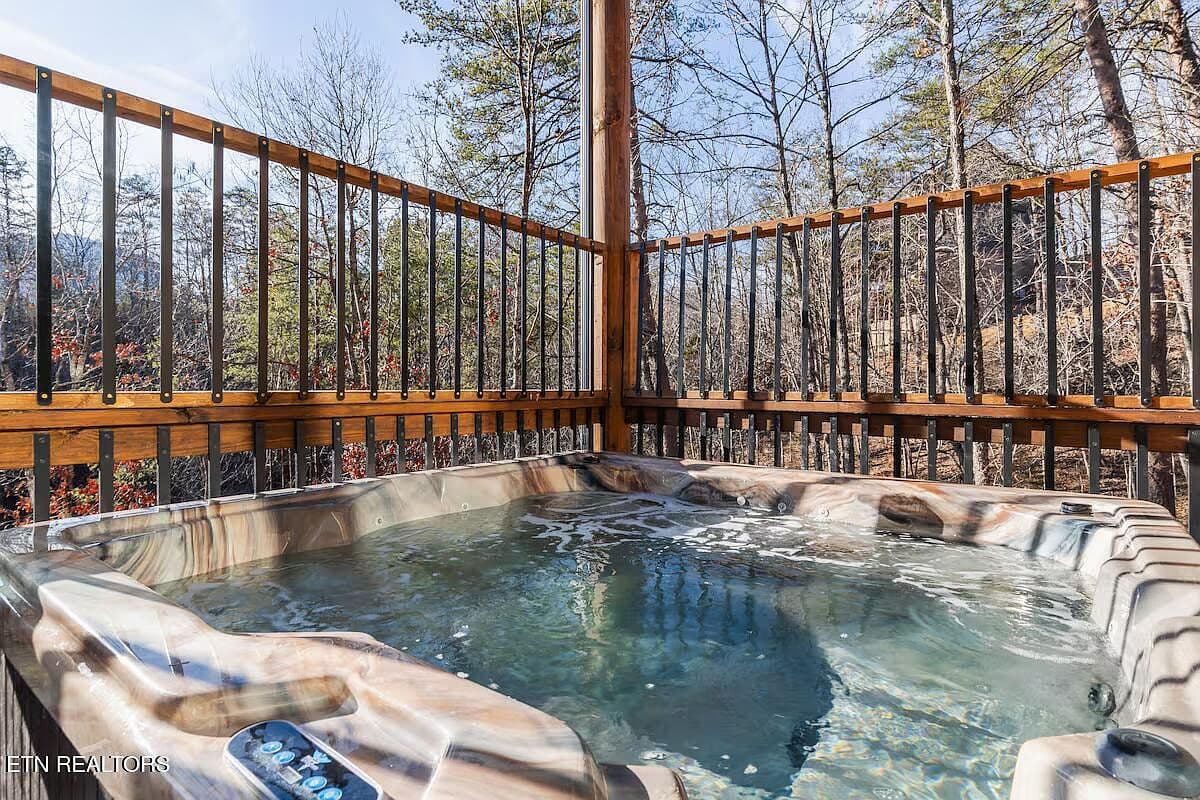2110 Elk Pass Ln - Image 3