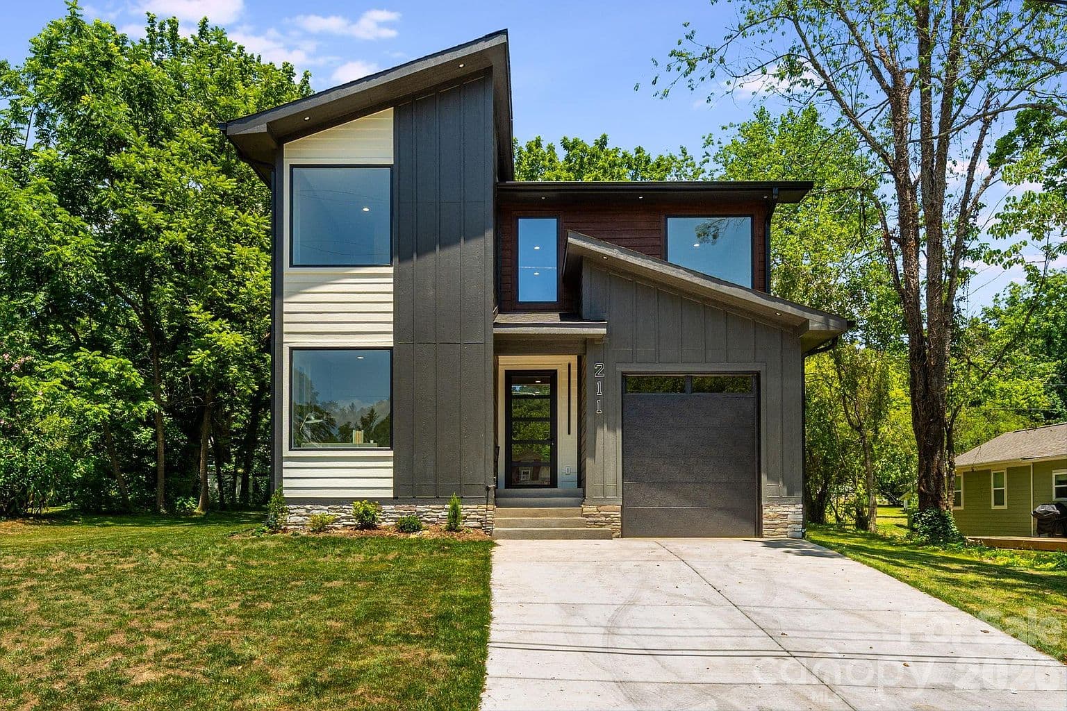 211 Ruby Ave