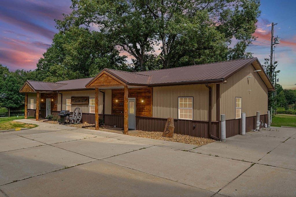759 Oakview Dr - Image 2