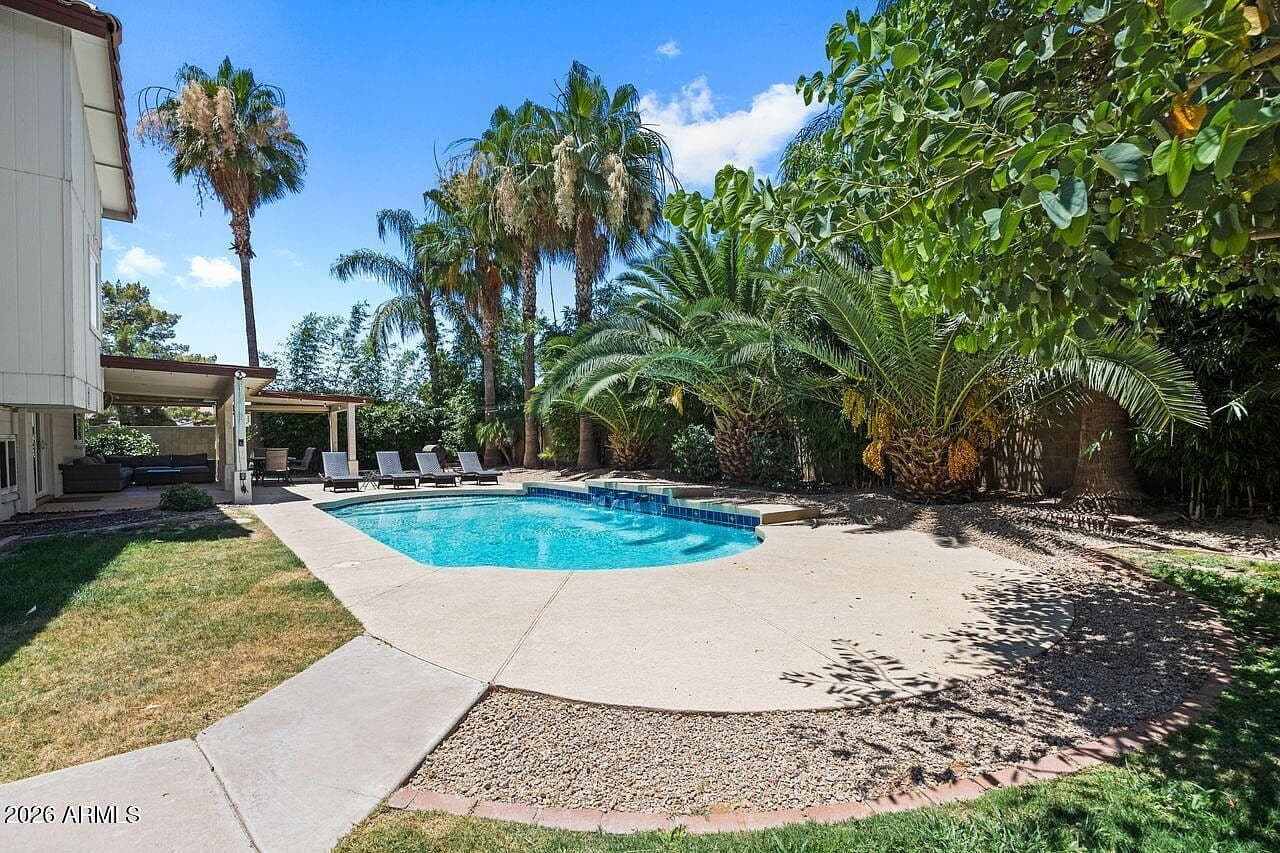 4402 E Vista Drive - Image 2