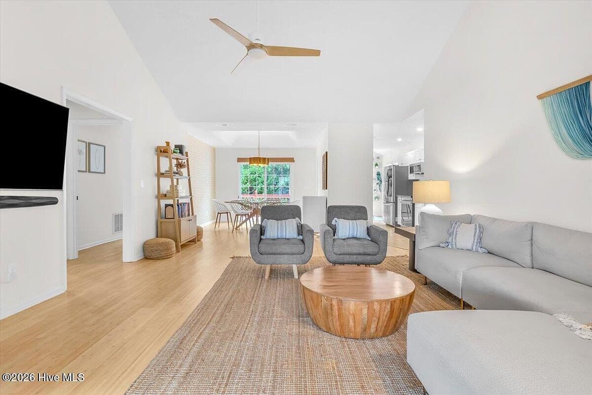 221 Ne 60th Street - Image 2