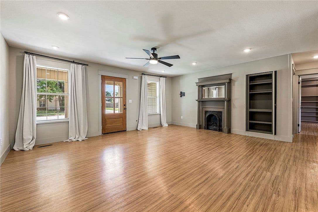 1702 Sw D St - Image 2