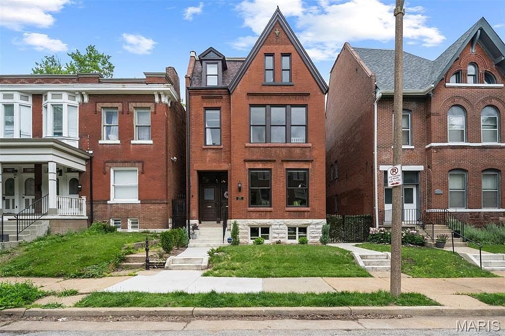 2745 Armand Pl