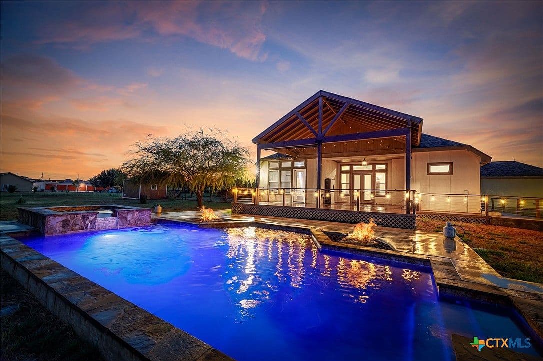 212 Ferryboat Ln
