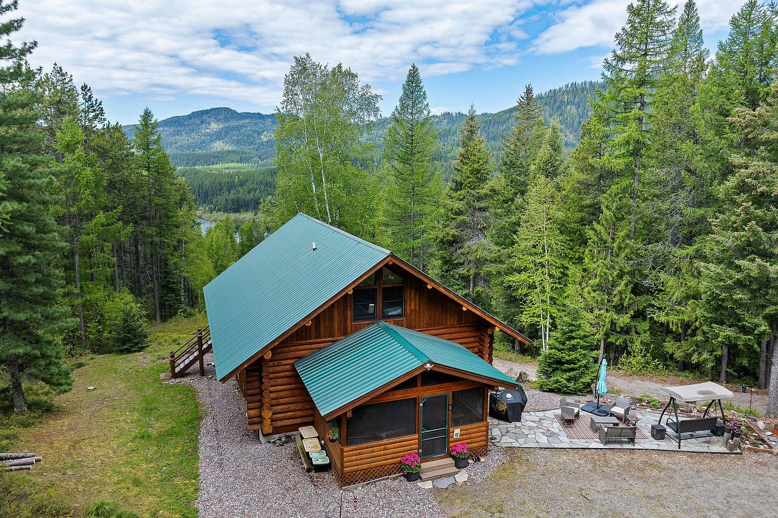 1087 Lakeview Ln