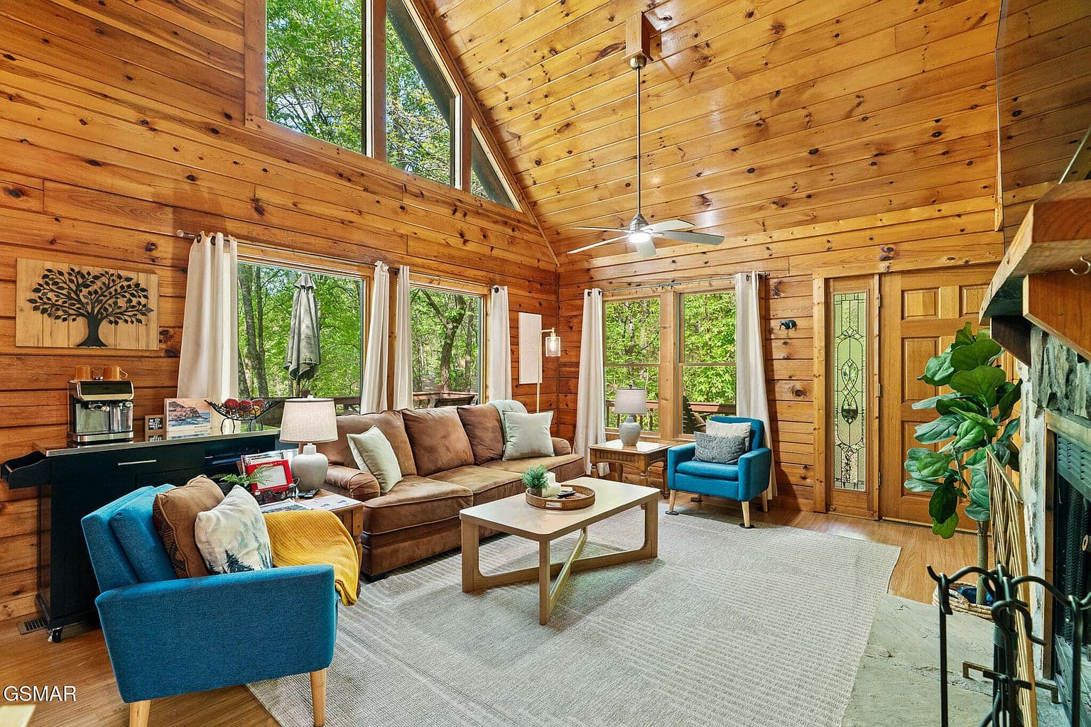 1020 Vine Ct - Image 3
