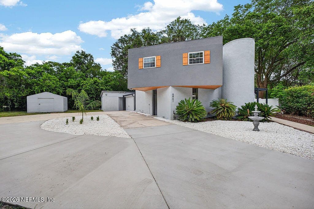 6861 Tamra Lane