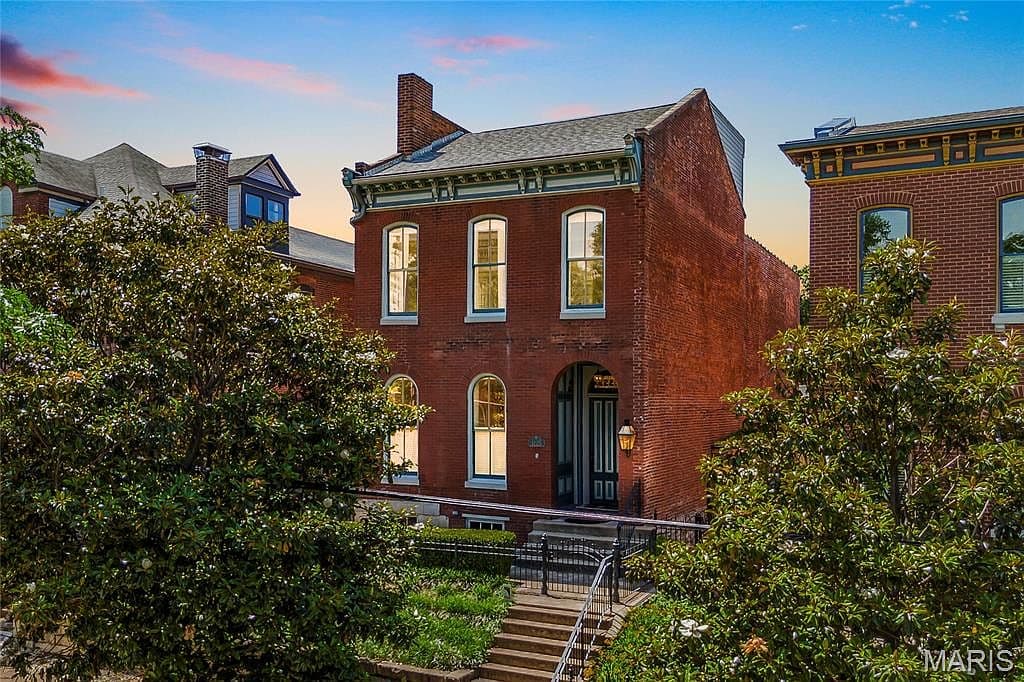1225 Dolman St