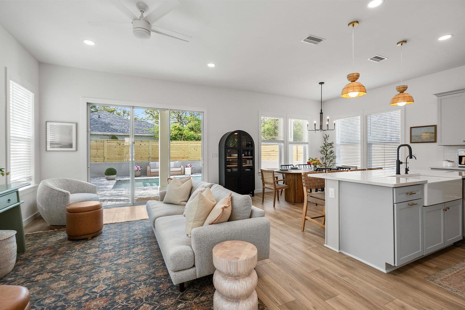 3951 Myrtle St - Image 3