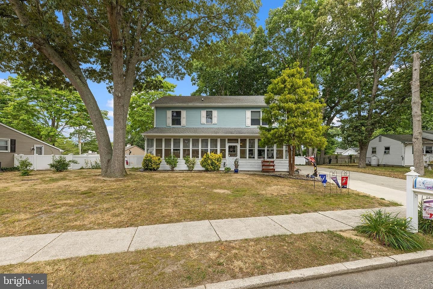 9 Carlton Dr