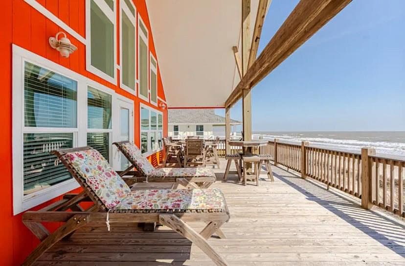 980 Bay St - Image 2
