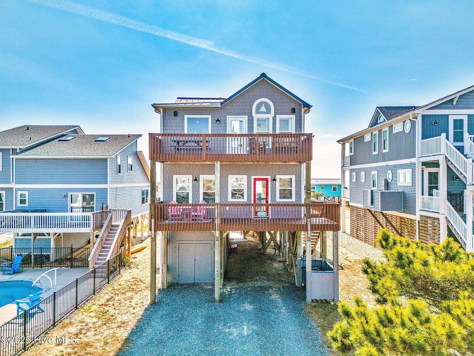 318 E Beach Drive — photo 3