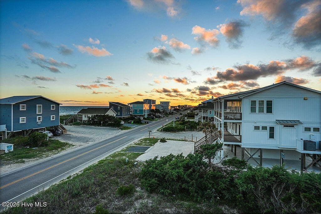 126 W Beach Drive — photo 3