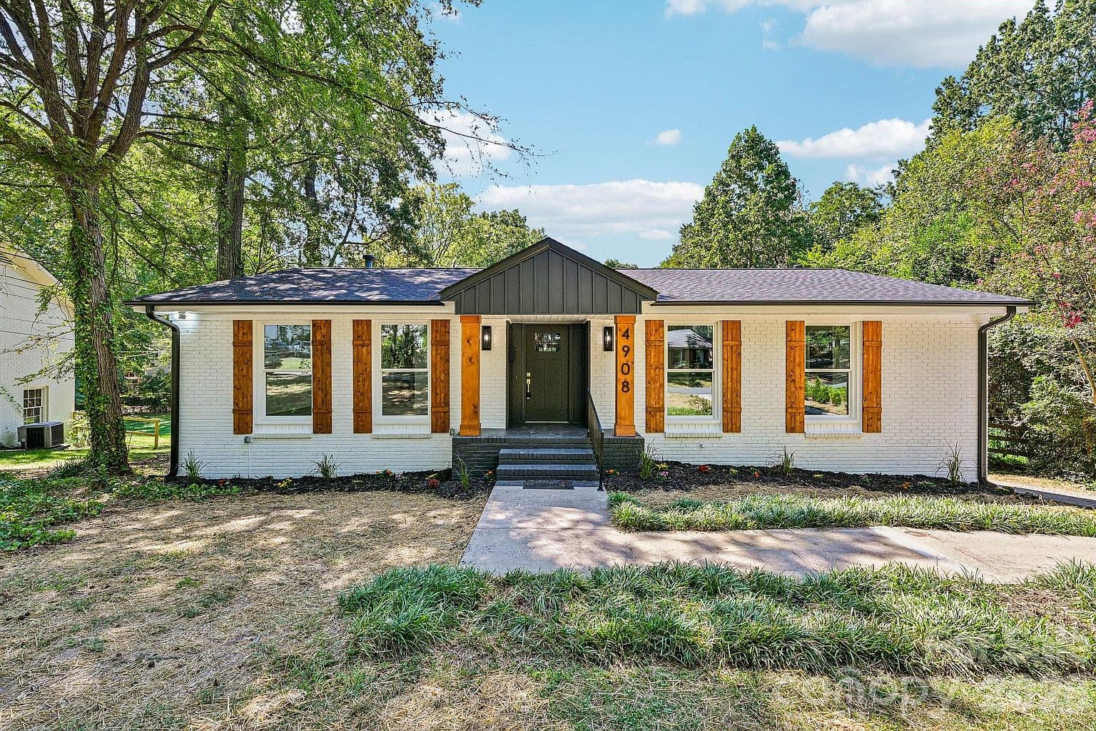 4908 Zephyr Ln - Image 2